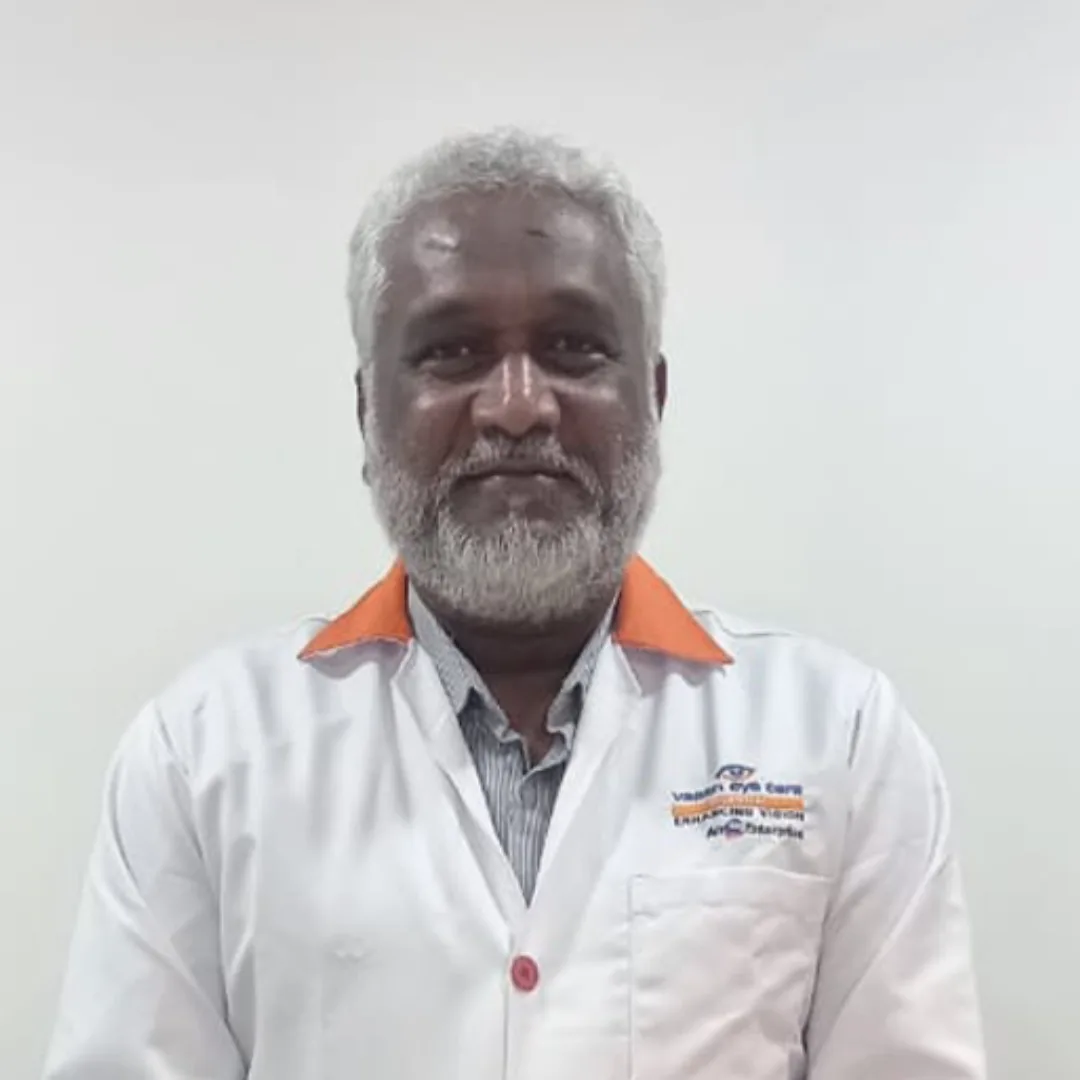 Dr. Khalid Lateef, expert cataract surgeon in Hyderabad